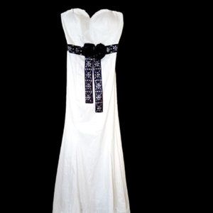 Black and White Satin Strapless PROM Dress Fits Size 18 or 1X NEW NWT